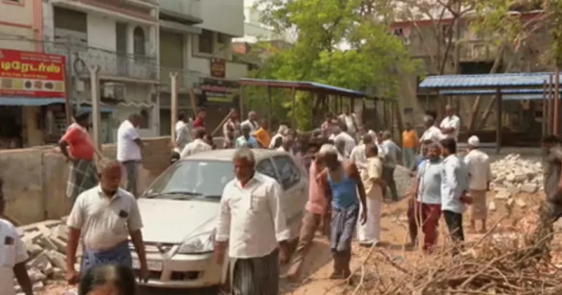 சேலம் பால் மார்க்கெட்டில் கடைகளை அகற்ற எதிர்ப்பு : திமுகவினர் ஆக்கிரமிக்க திட்டம்? – வியாபாரிகள் கொந்தளிப்பு!