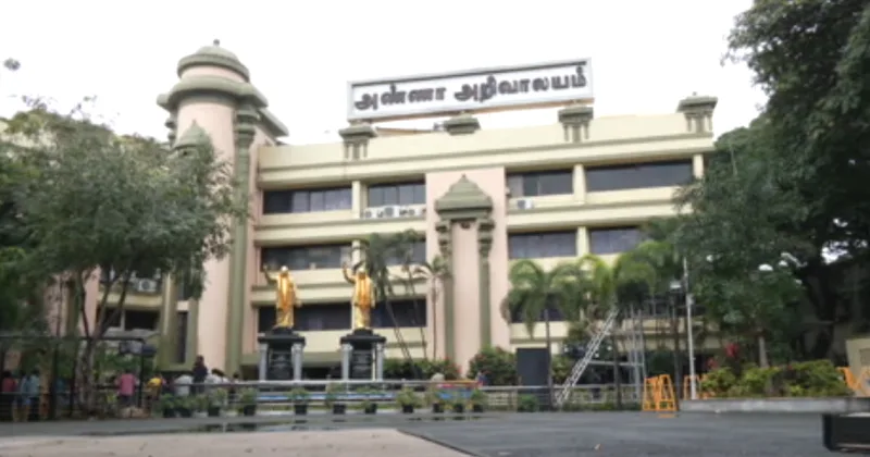 திமுகவின் வார் ரூமில் ஓய்வு பெற்ற காவல்துறை உயரதிகாரிகள்!