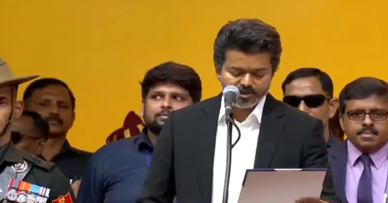 தமிகத்தின் 13வது முதலமைச்சராக பதவியேற்றார் விஜய் – ஆளுநர் பதவிப்பிரமாணம் செய்து வைத்தார்!