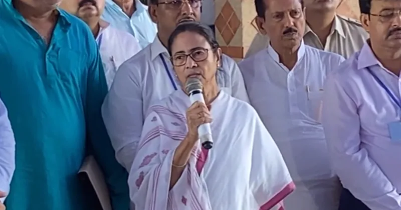 திரிணமுல் காங்கிரஸ் கட்சியில் பிளவு? – மம்தா கூட்டத்தை புறக்கணித்த 60 எம்எல்ஏக்கள்!